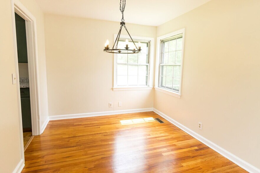 Building Photo - 116 Centro St