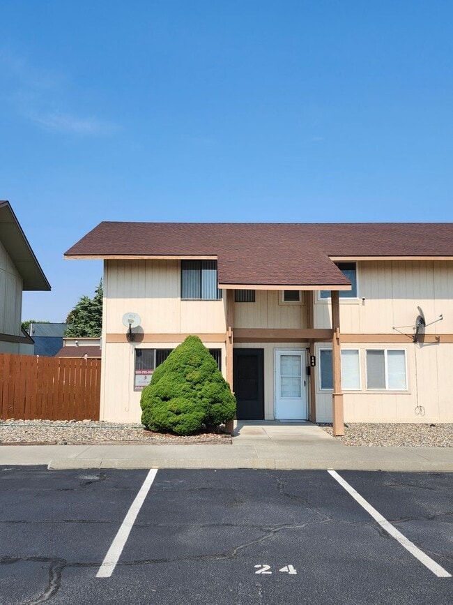 Building Photo - N. Richland Townhome Close to PNNL & Hanford!