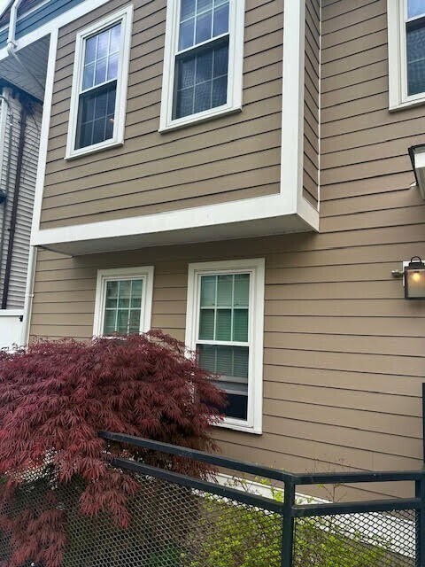 Building Photo - 49 Leyden St