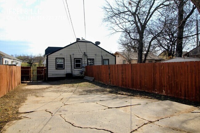 Building Photo - 2865 E Admiral Pl