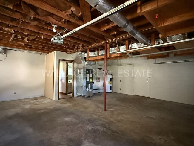 Building Photo - 4 BEDROOM HOUSE IN KINGS GATE SUBDIVISION ...