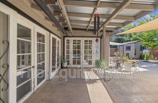 Building Photo - 1708 W Myrtle Ave