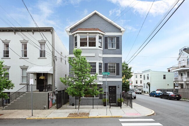 Building Photo - 4 Sherman Ave