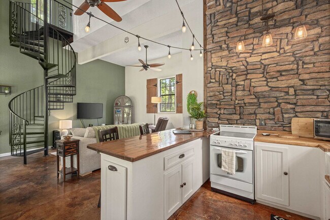 Building Photo - 10583 Two Girls Ln