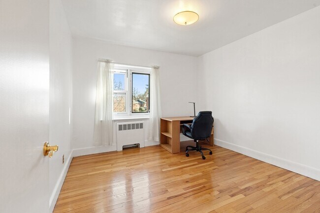 Building Photo - 130 Boylston St