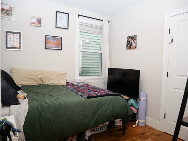 Building Photo - 255 Paris St