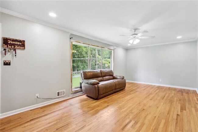 Building Photo - 2985 Dodson Dr