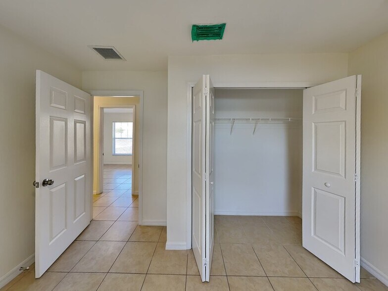 Building Photo - 374 Willow Song Ct