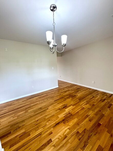 Building Photo - 641 Hampton Way
