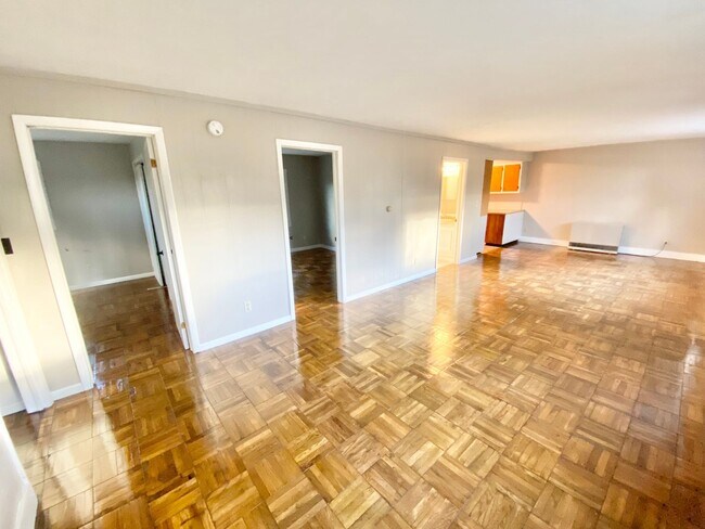 Building Photo - 125 Station Rd