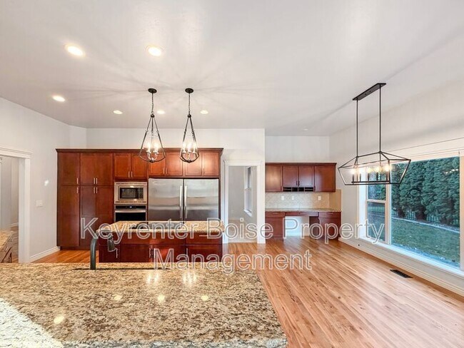 Building Photo - 1141 E Crowne Pointe Dr