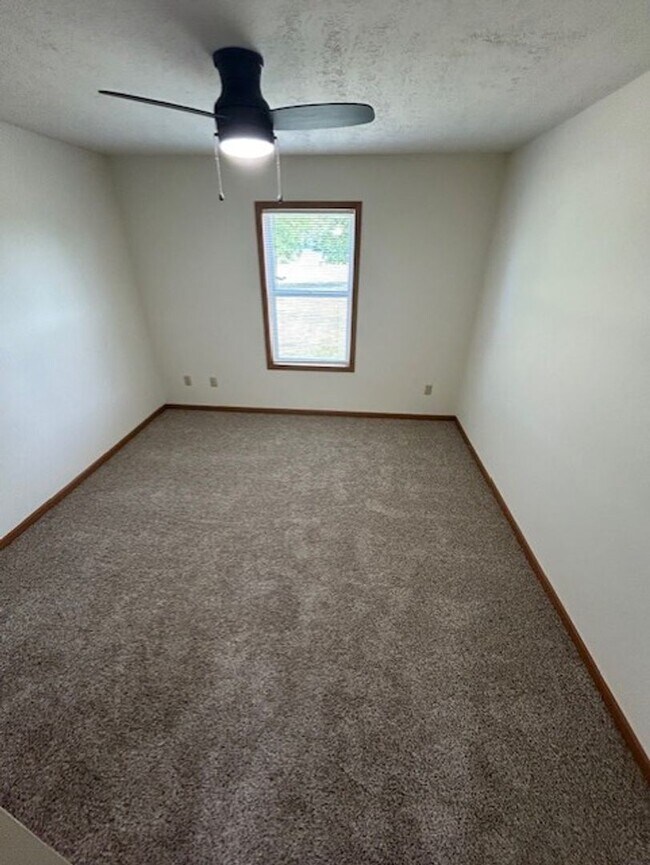 Building Photo - Quiet Neighborhood - Troy, OH (2 Bedroom R...