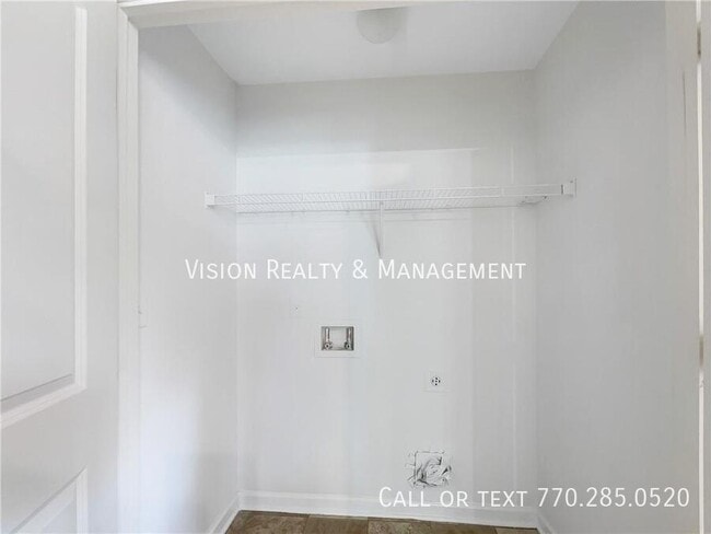 Building Photo - 745 Dot Dr