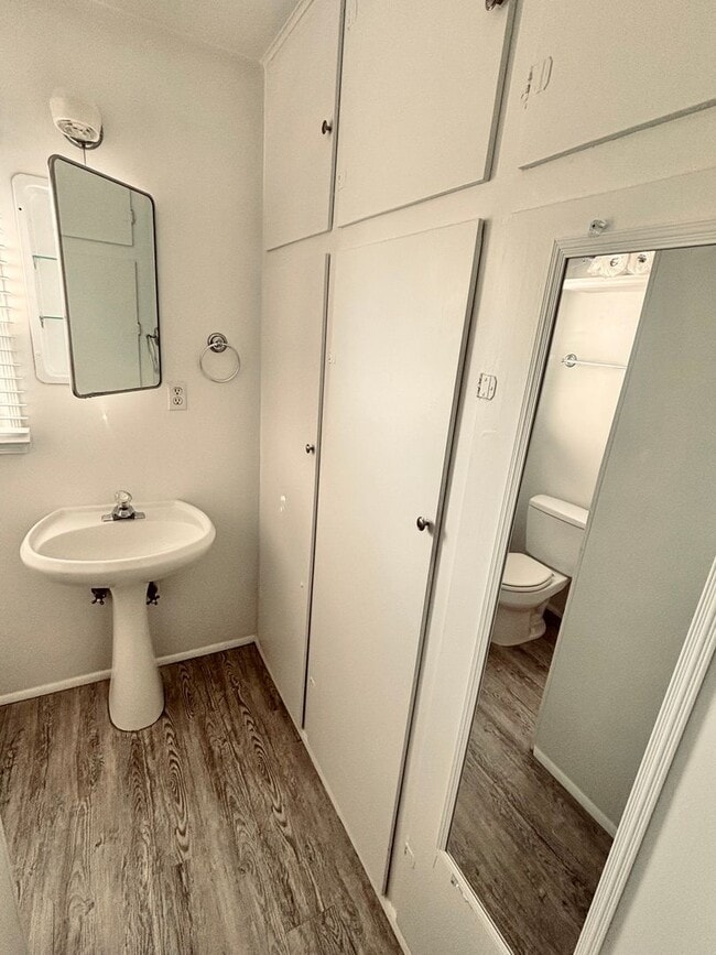 Building Photo - Secluded Back House w/ Private entry