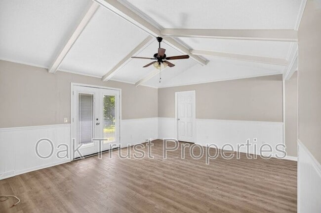 Building Photo - 220 Cornell Dr