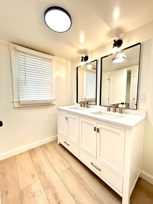 Building Photo - 3 Bed/1 Bath - Downtown Santa Barbara