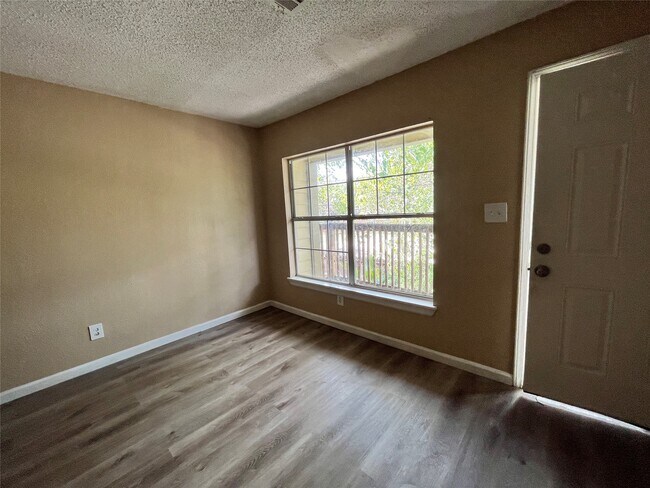 Building Photo - 10235 Algiers Rd