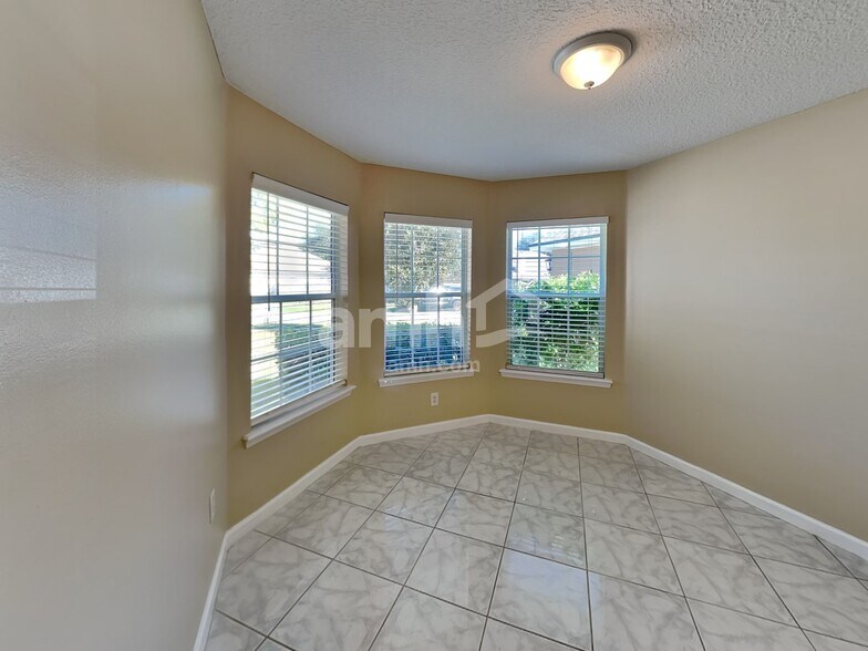 Building Photo - 9422 Daniels Mill Dr