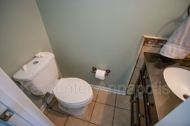 Building Photo - 2807 Chapman Ct