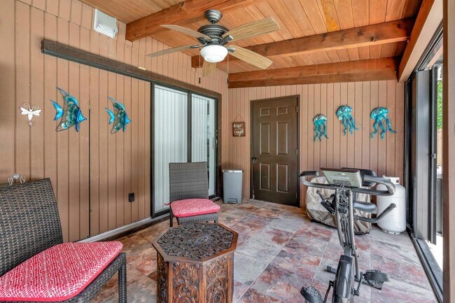 Building Photo - 691 NW Sharpe St