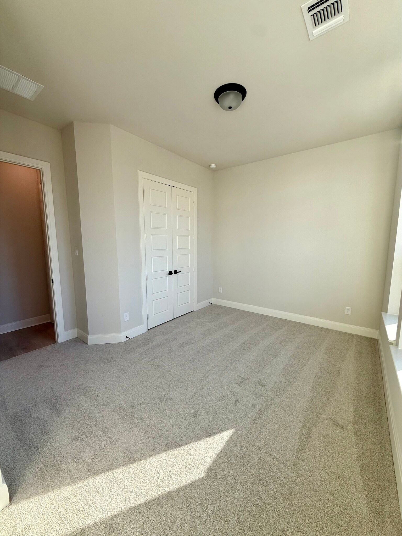 Building Photo - 1502 Roundup Way