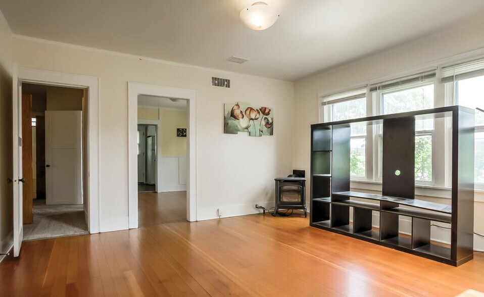 Living Room - 353 Southwest B Avenue