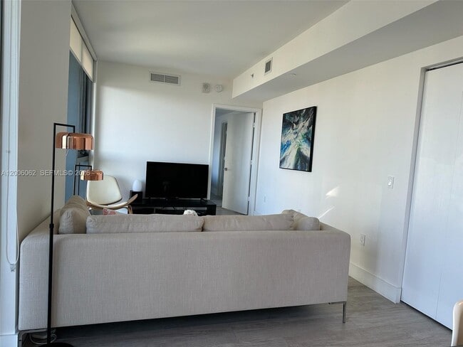 Building Photo - 121 NE 34th St