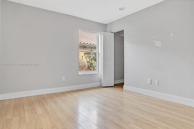 Building Photo - 1553 SW 189th Ave