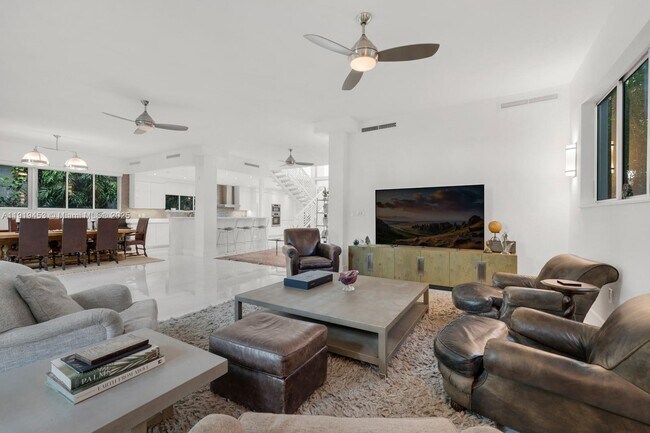 Building Photo - 3861 Kumquat Ave