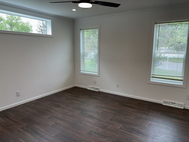 Building Photo - 352 Cimarron
