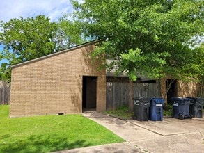 Building Photo - College Station - 2-bedroom, 1-bath Duplex for lease in College Station, on TAMU Shuttle.