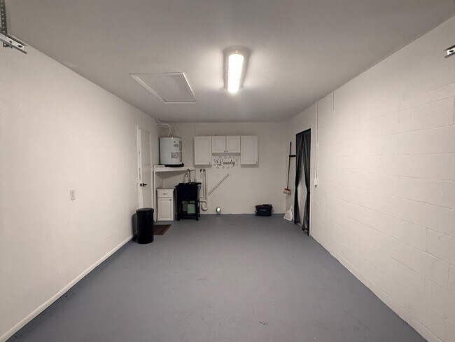 Building Photo - 13186 Thrush St