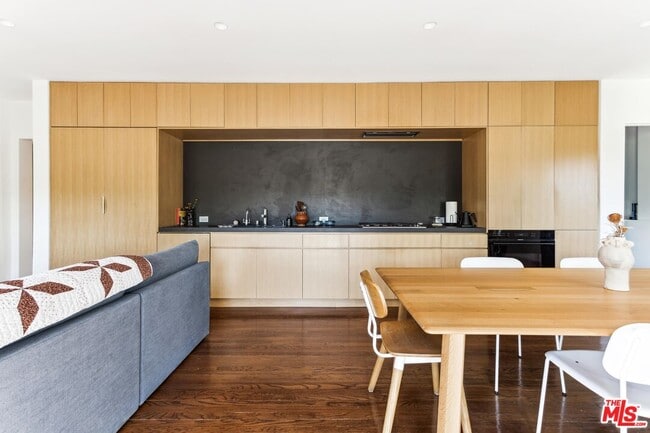 Building Photo - 2055 W Silver Lake Dr