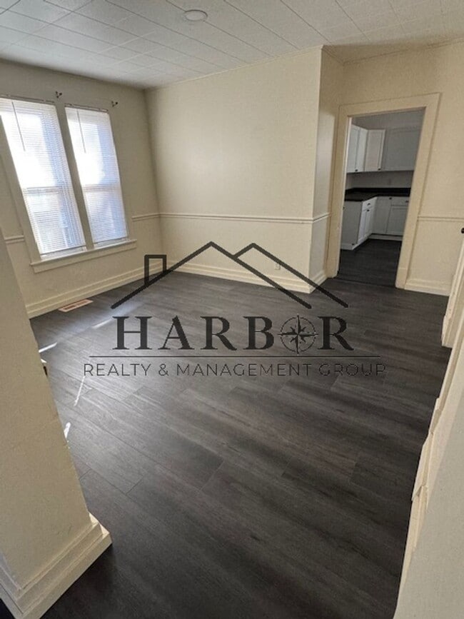 Building Photo - 1/2 Off first full month of rent!