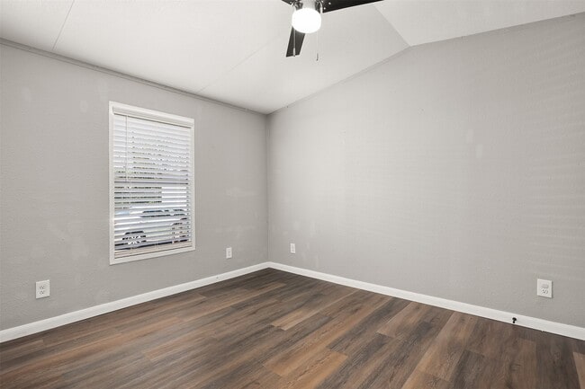 Building Photo - 2222 N Austin Ave