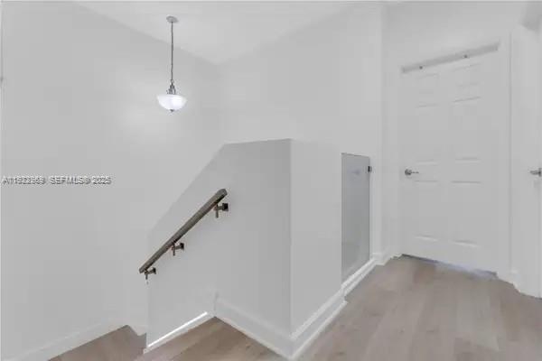 Building Photo - 6035 NW 104th Path