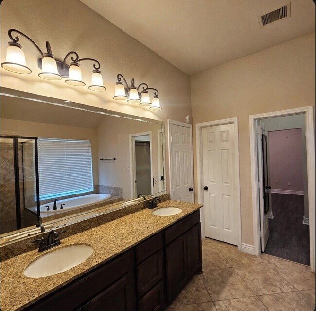 Building Photo - 4622 Gingerwood Crest Ct