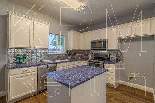 Building Photo - 6221 Crestview Cir