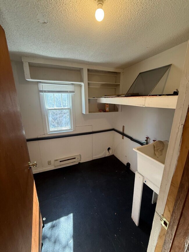Building Photo - 1001 Silverleaf Ave