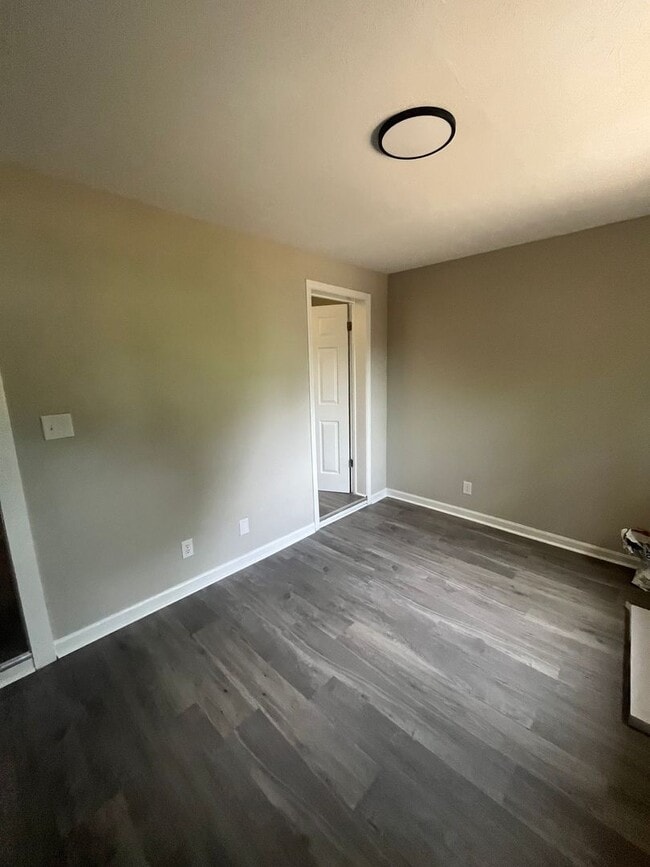 Building Photo - Gorgeous Updated 5 Bedroom/2.5 Bath House!