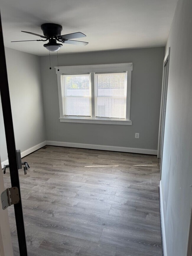 Building Photo - 3236 Lohrs Ln