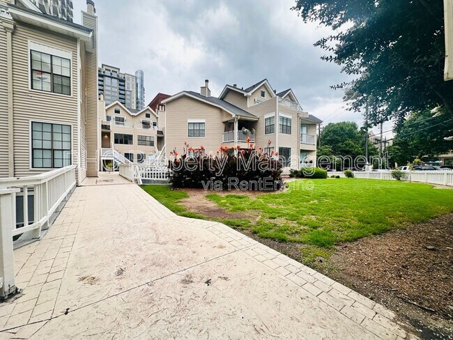 Building Photo - 1050 Piedmont Ave NE