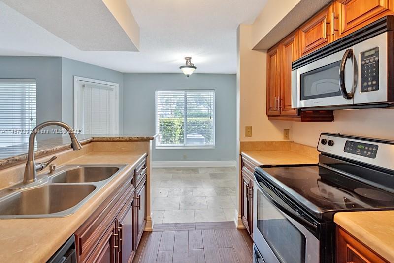 Building Photo - 815 W Boynton Beach Blvd