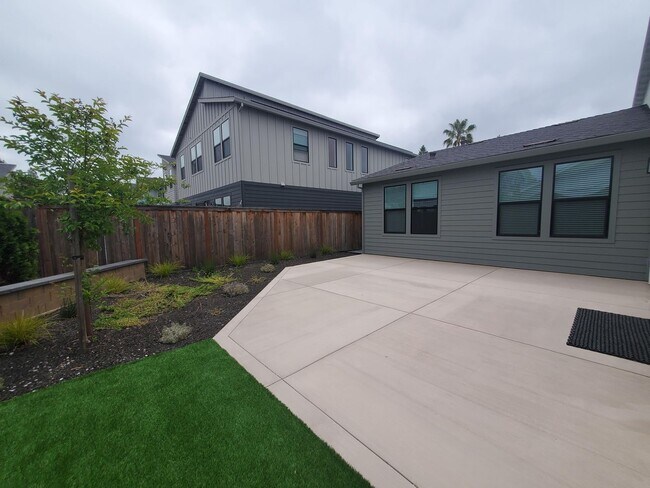 Building Photo - 2299 San Miguel Ave