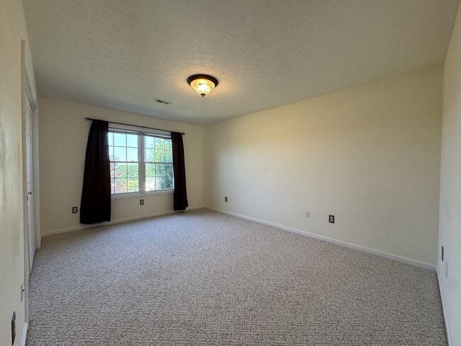 Building Photo - 36 Bayley Dr