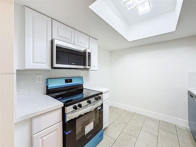 Building Photo - 1379 Seaview