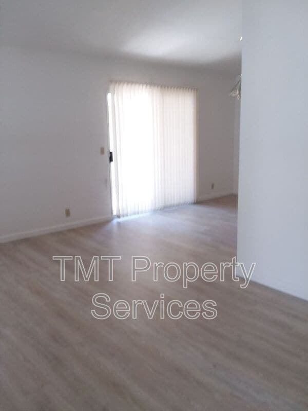 Building Photo - 948 Bluebell Way