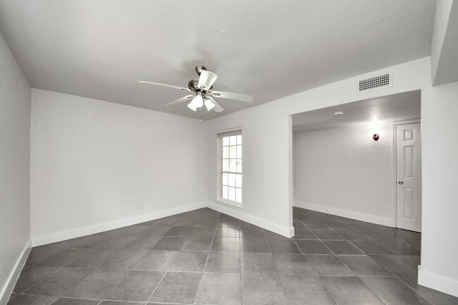 Building Photo - 4011 Ebbtide Dr