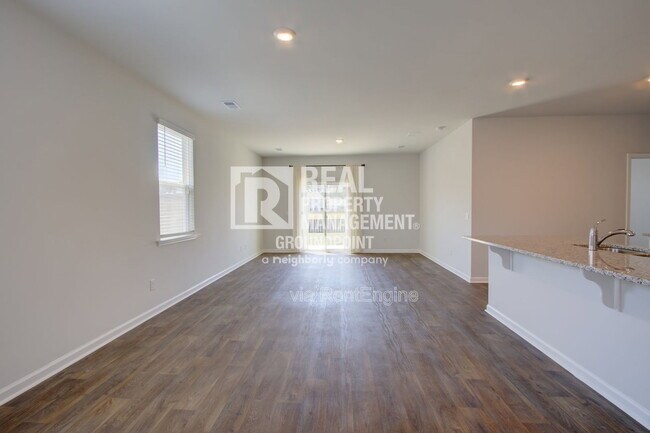 Building Photo - 729 Long Blf Rd