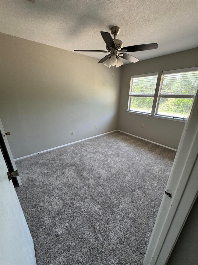 Building Photo - 9100 Mountain Ridge Dr